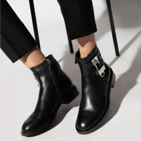 Givenchy Padlock Ankle Leather Boots size 40 - Picture 2 of 14